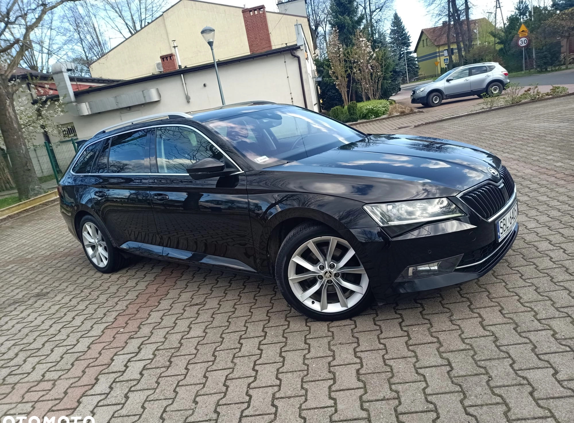 Skoda Superb cena 87900 przebieg: 190000, rok produkcji 2018 z Grybów małe 742